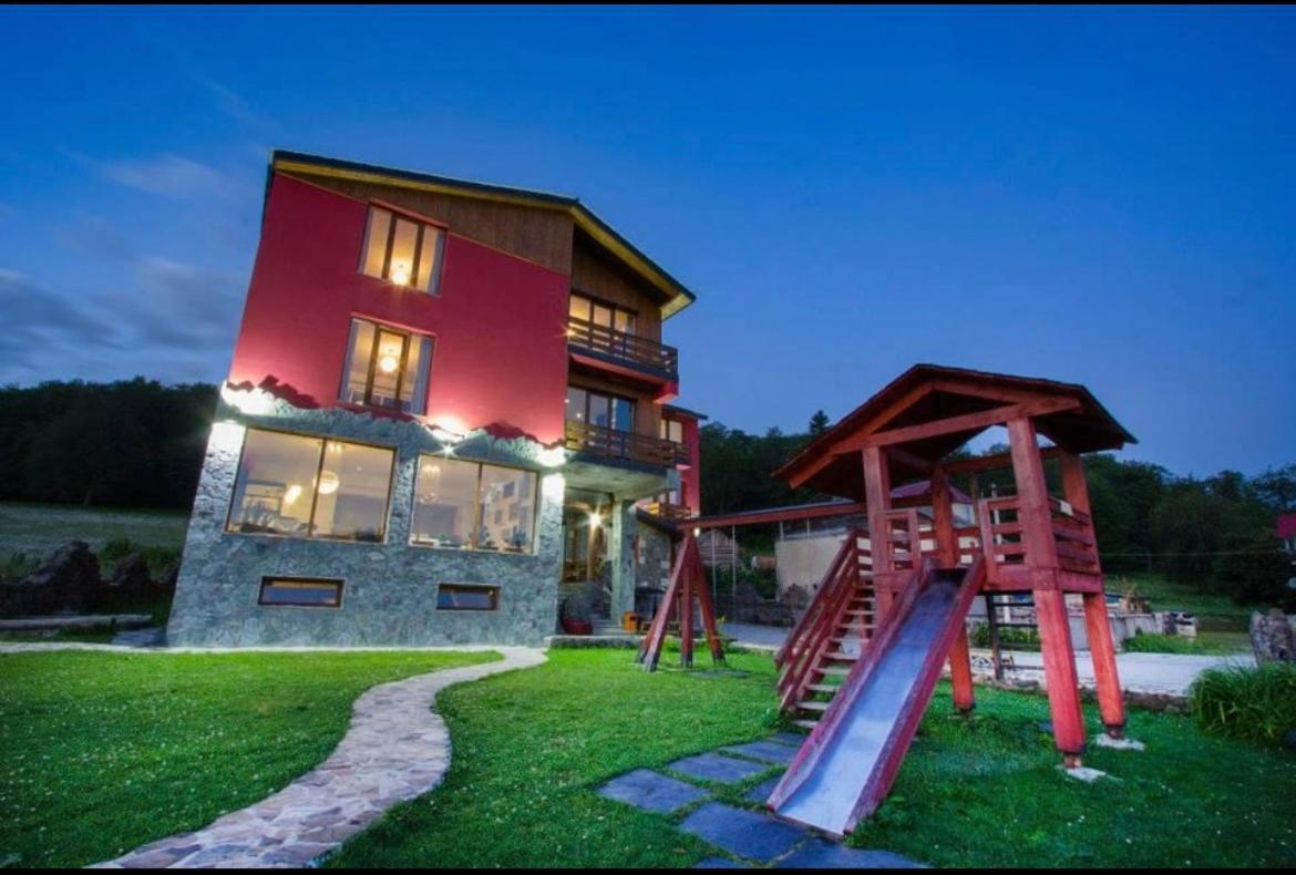 Отель Red House Бакуриани Экстерьер фото